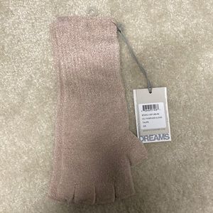 Barefoot dreams fingerless gloves